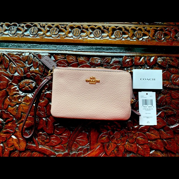 Coach Handbags - Coach contrast trim double corner wristlet / wallet BNWT